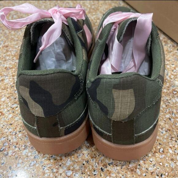 Desert Rose Camo Kicks - size 8 - NWT in box by Krush Kandy - Picture 3 of 9